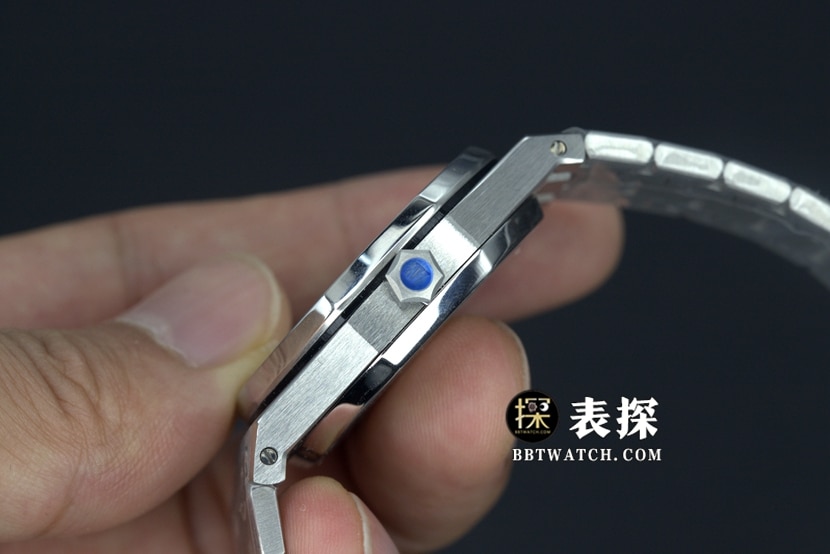 8F factory Audemars PiguetRoyal Oak1:1super watch white dialsteel bracelet model pictures and prices side live photo