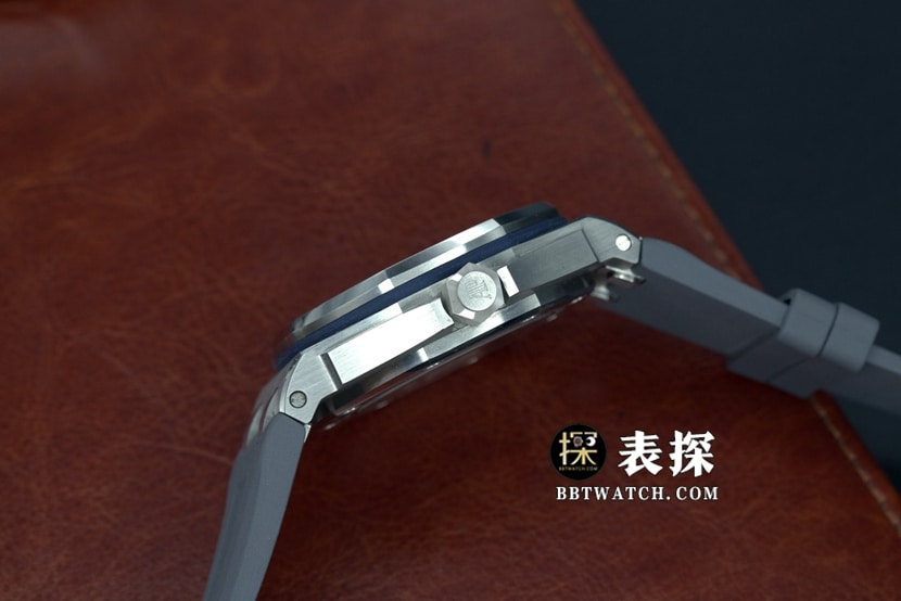 APF factory Audemars PiguetRoyal Oak offshore type 157201:1top-tier watch men's black dial rubber model pictures and prices side live photo