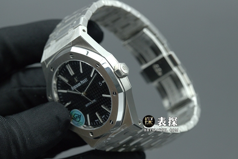 APS factory Audemars Piguet men's Royal Oak series watch black dialsteel bracelet model 15400ST.OO.1220ST.01side live photo