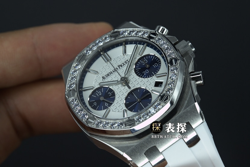 Audemars PiguetRoyal Oak offshore watch women's silver panda dial rubber model pictures and prices front live photo