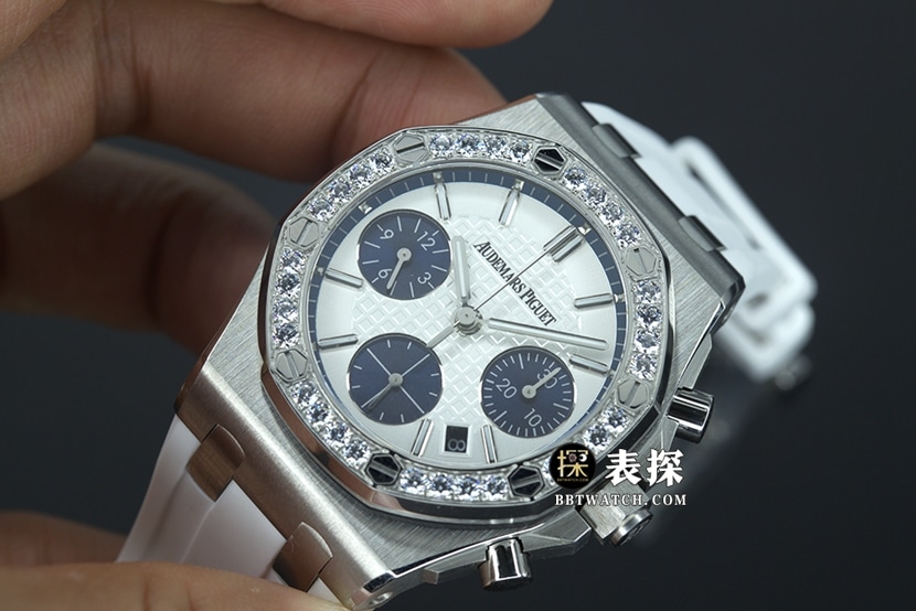Audemars PiguetRoyal Oak offshore watch women's silver panda dial rubber model pictures and prices front live photo
