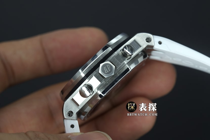 Audemars PiguetRoyal Oak offshore watch women's silver panda dial rubber model pictures and prices side live photo