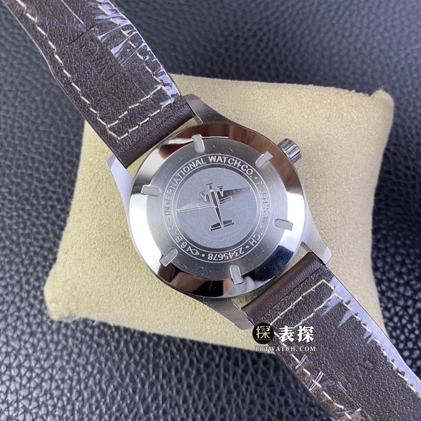 AOF factory IWC pilot watch IW328205top-tier 1:1super watch men's green dialleather strap model pictures and prices caseback live photo