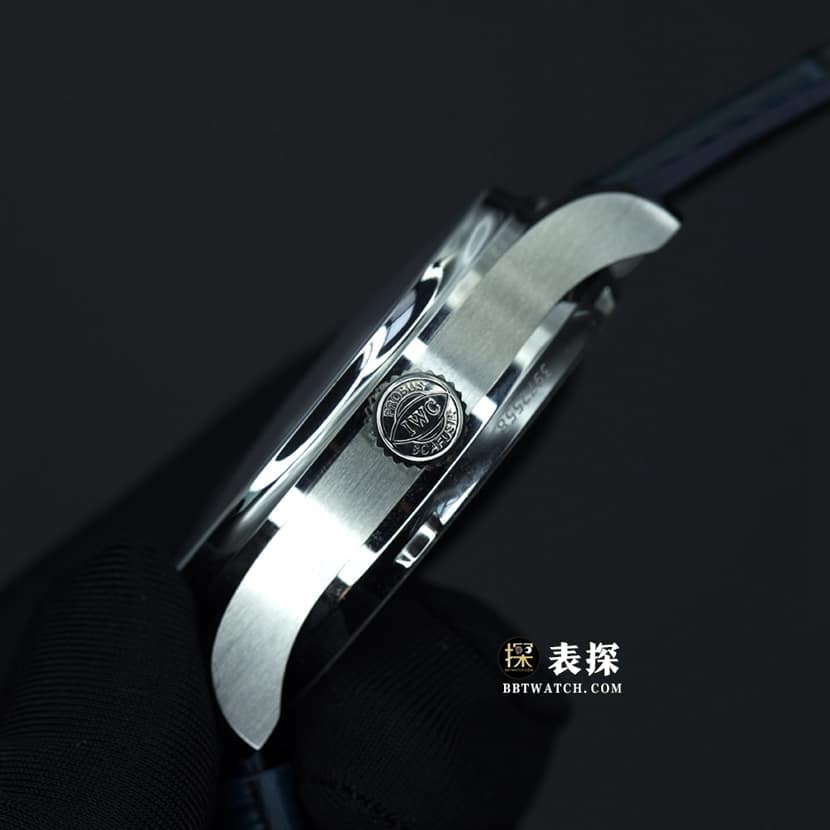 ZF FactoryIWC Portugal top-tier 1:1super watch men's white dial blue needle leather strap model pictures and prices side live photo