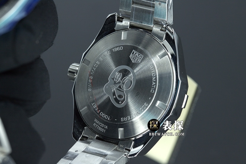 TAG Heuer Aquaracer top-tier watch men's black dialsteel bracelet pictures and prices caseback live photo