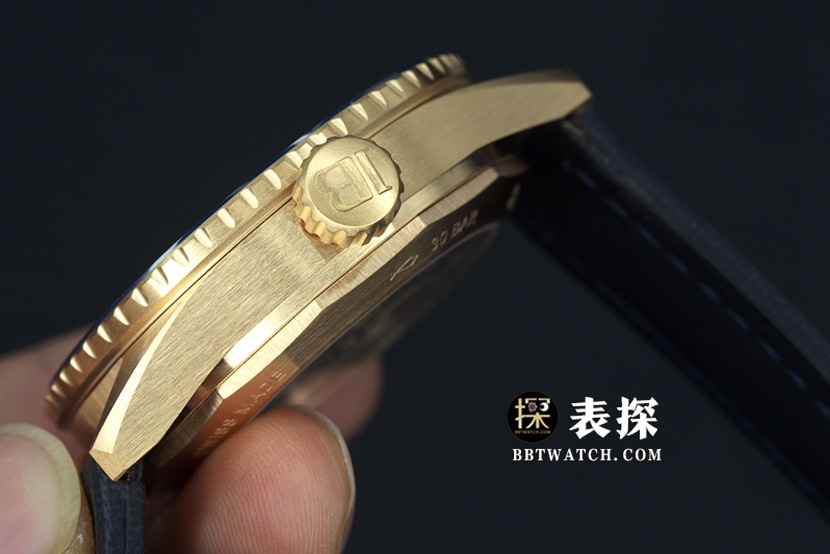 Blancpain Fifty Fathoms top-tier watch men's blue dial gold needle leather strap model pictures and prices side live photo