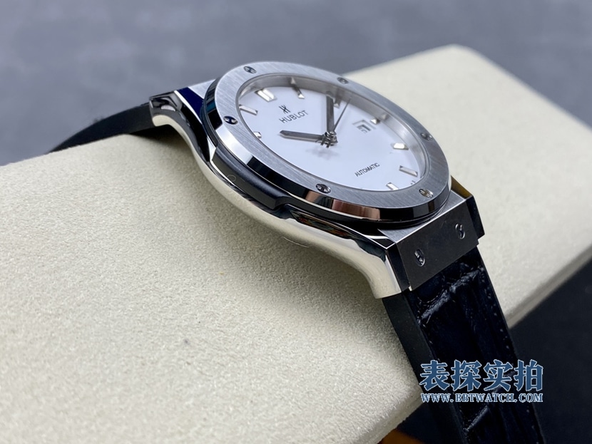 top-tier Hublot classic fusion side