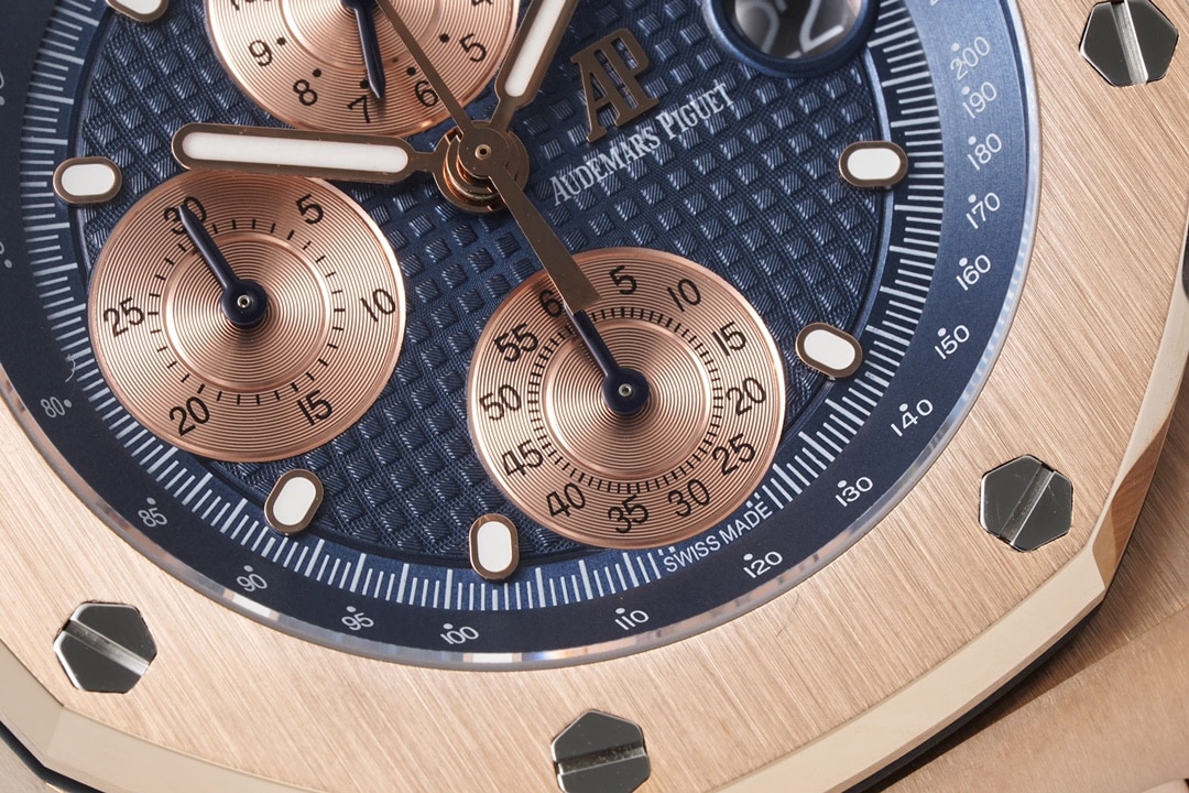 APF factory Audemars Piguet men's Royal Oak offshore watch dark blue dialrose goldsteel bracelet model 26238OR.OO.2000OR.01front live photo
