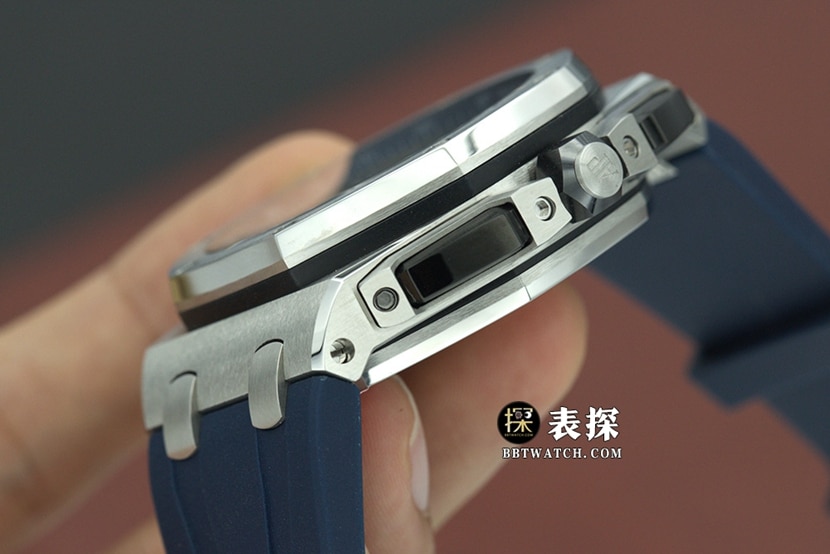 APF Offshore Audemars Piguet1:1replica watch blue dial rubber model 26420TI.OO.A027CA.01 side view