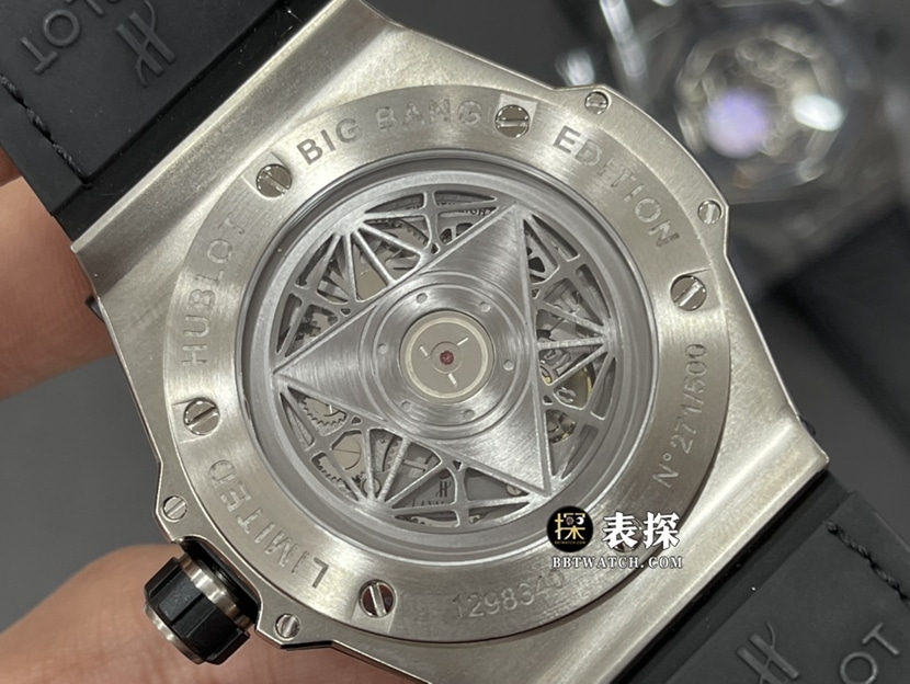 WWF men's Hublot1:1replica watch black dial rubber model 415.NX.1112.VR.MXM16movement picture