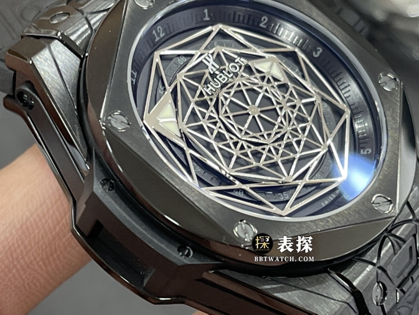 WWF BIG BANGHublot1:1replica watch black dial rubber model 415.CX.1112.VR.MXM18detail shots