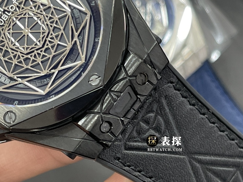 WWF BIG BANGHublot1:1replica watch black dial rubber model 415.CX.1112.VR.MXM18detail shots