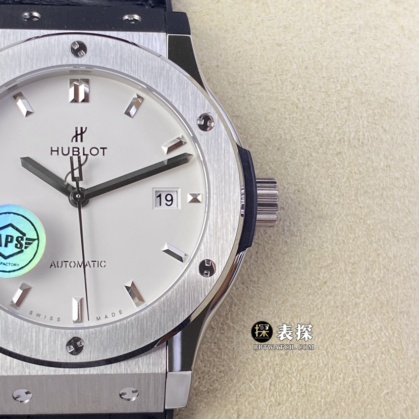 APS classic fusion Hublot1:1replica watch white dial rubber model 581.NX.2610.RX front view