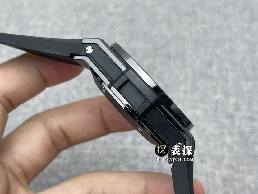 ZF Big Bang Hublot1:1replica watch matte black hollow dial rubber model 421.CI.1170.RX side view