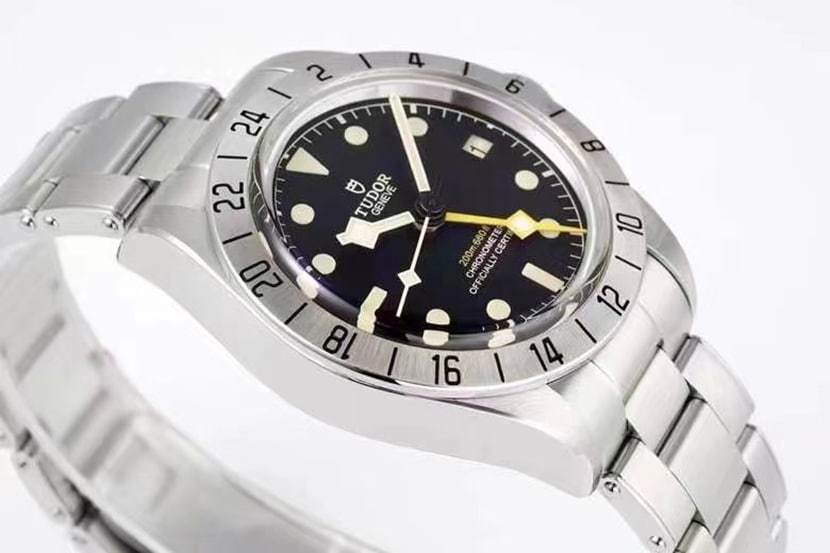 ZF Biwan Tudor1:1replica watch black dialsteel bracelet model M79470-0001 side view