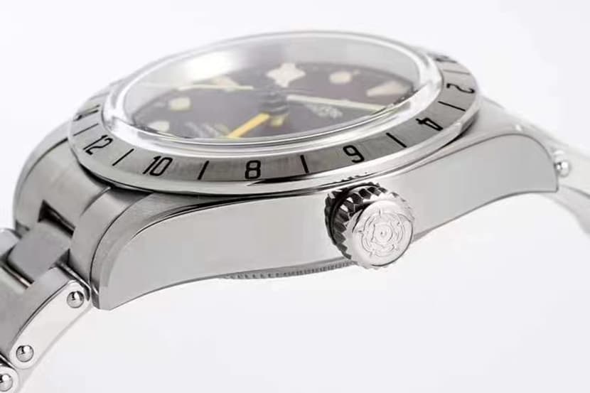 ZF Biwan Tudor1:1replica watch black dialsteel bracelet model M79470-0001 side view