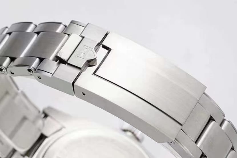 ZF Biwan Tudor1:1replica watch black dialsteel bracelet model M79470-0001clasp picture