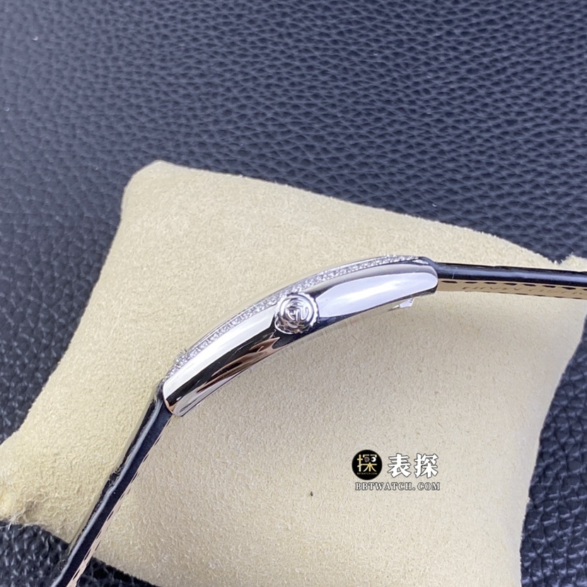Women's Frank Muller watch white mother-of-pearl plate leather strap model 1752 QZD side view