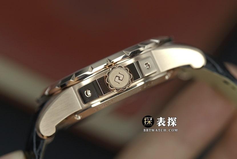 YS King Roger Dubuis 1:1replica watch hollow plate rose gold double tourbillonRDDBEX0283side live photo