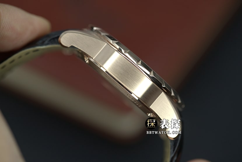 YS King Roger Dubuis 1:1replica watch hollow plate rose gold double tourbillonRDDBEX0283side live photo