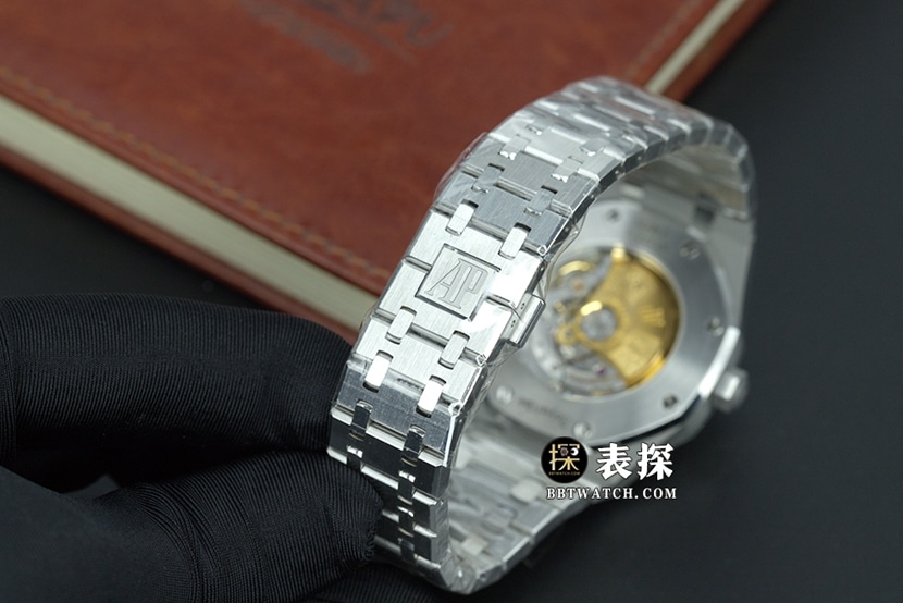 APSRoyal OakAudemars Piguet1:1replica watch silver white dialsteel bracelet model 15400ST.OO.1220ST.02braceletlive photos