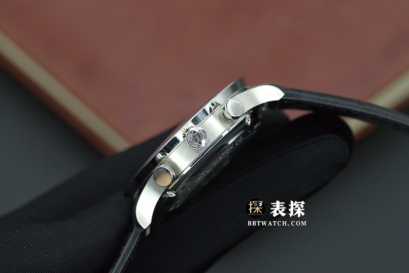 AZ Portugal IWC1:1replica watch burgundy red panda plate leather strap model IW371616side live photo