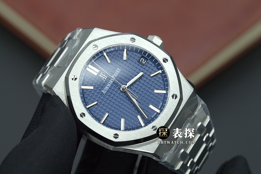Audemars Piguet ceiling,zfRoyal Oakreplica watch,front live photo