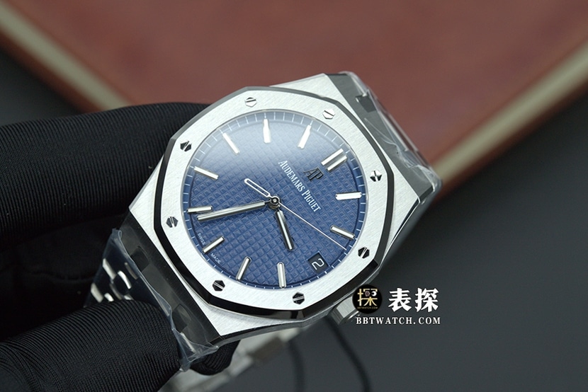 Audemars Piguet ceiling,zfRoyal Oakreplica watch,front live photo