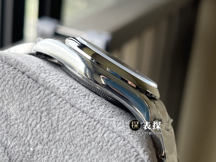 KRF Oyster Perpetual Rolex watch turquoise blue dial color balloon surface rubber model m126000-0009side live photo