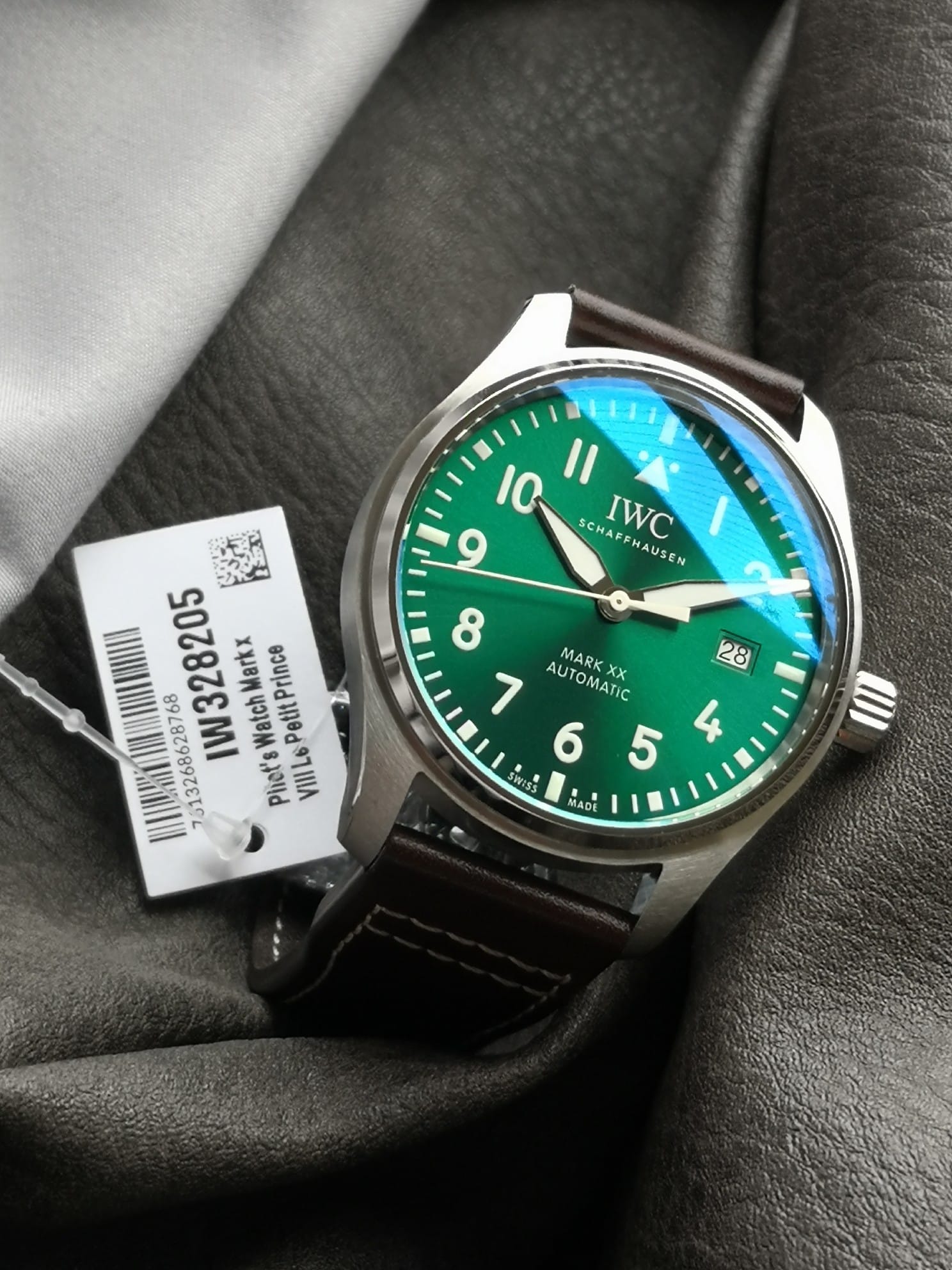 IWC ceiling watch, v7 pilot watch, front live photo