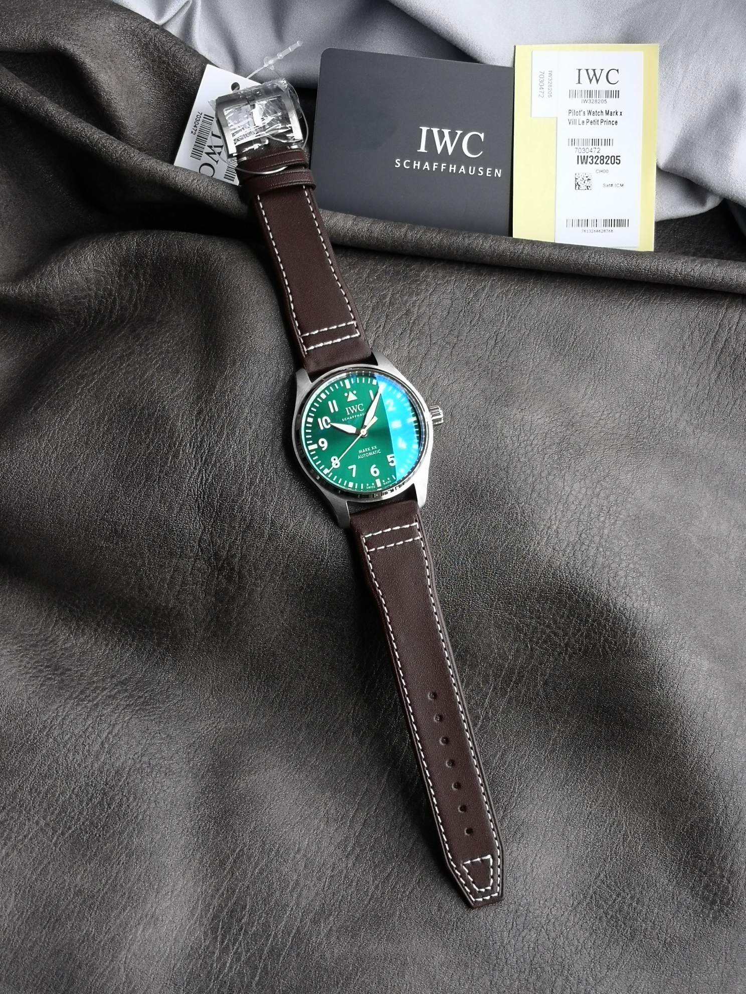 IWC ceiling watch, v7 pilot watch, front live photo