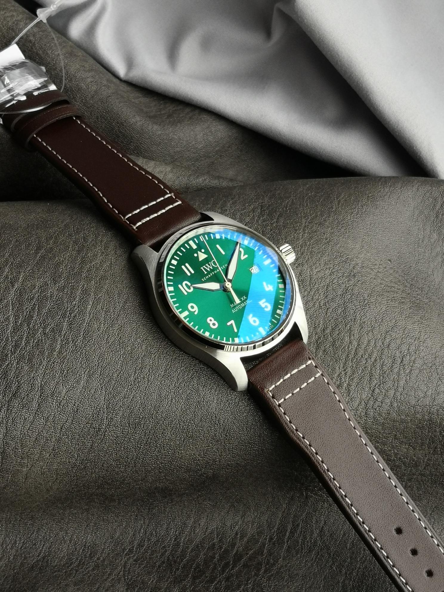 IWC ceiling watch, v7 pilot watch, front live photo