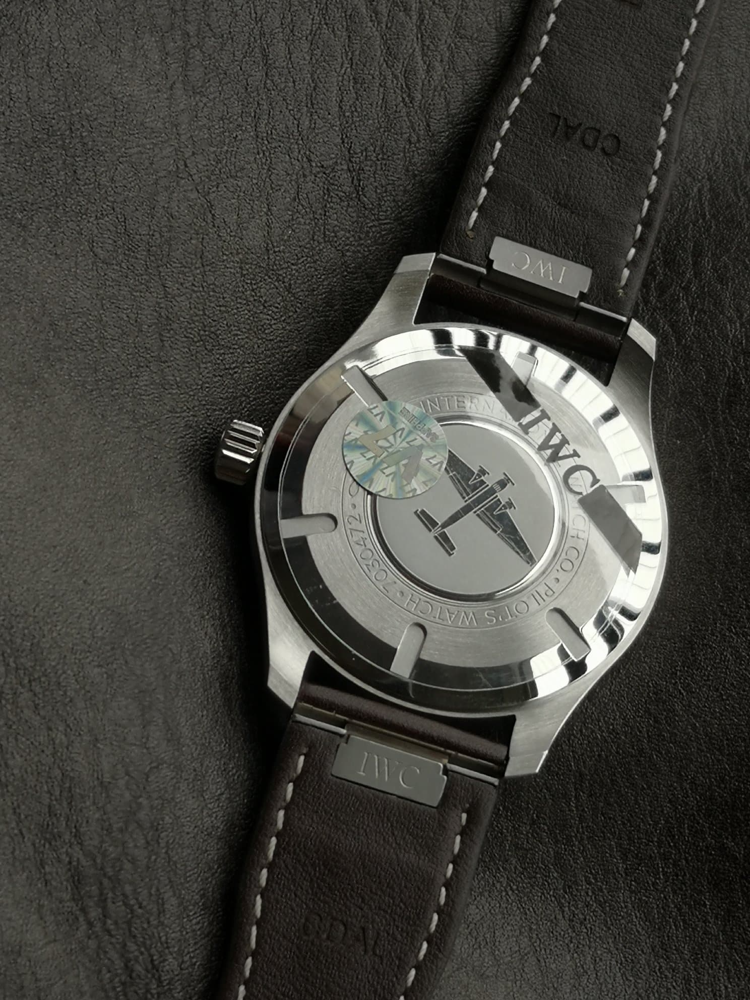 V7 pilot IWC1:1replica watch men's green dialleather strap model IW328205caseback live photo