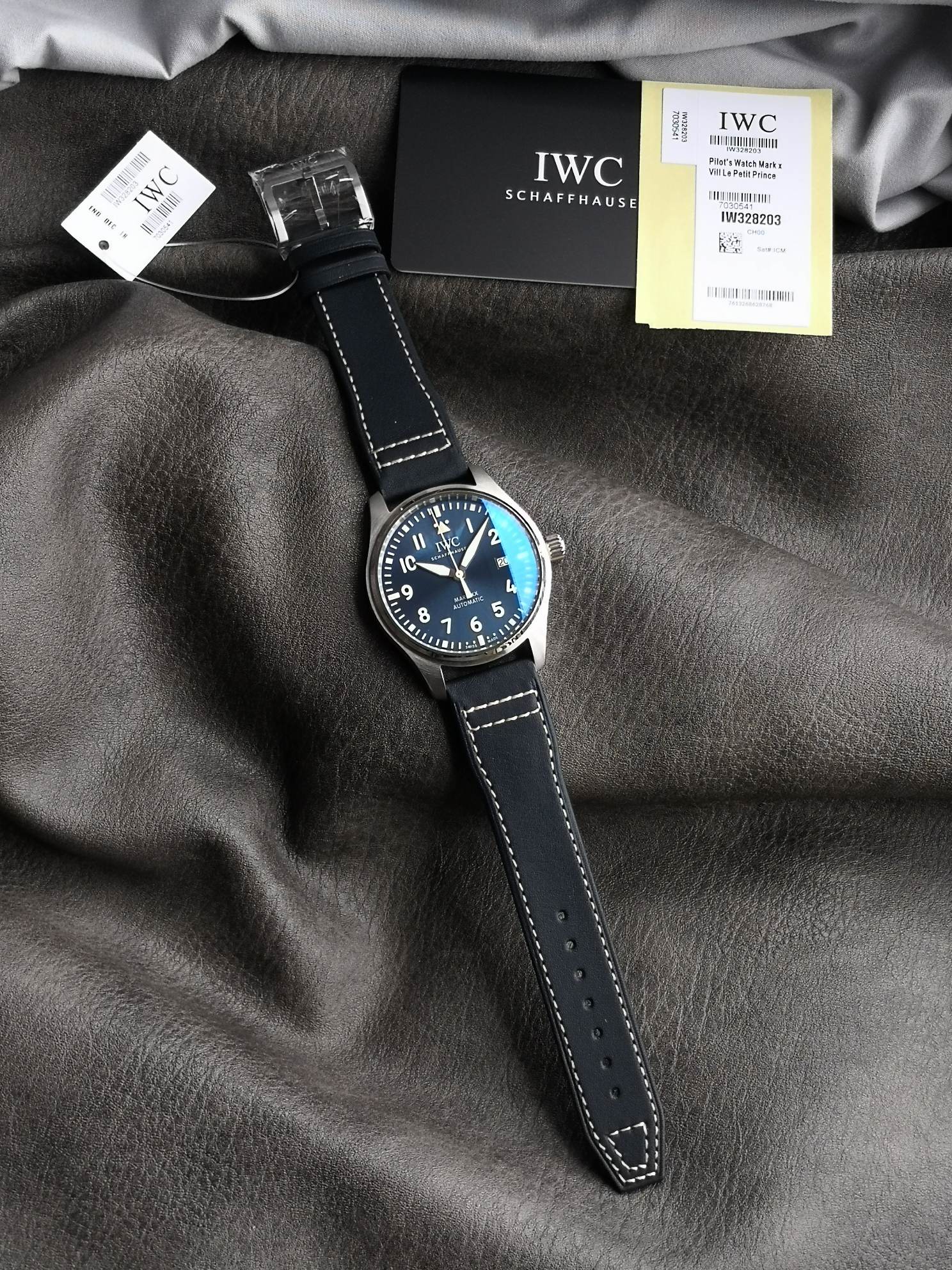 IWC top-tier, v7 pilot watch, front live photo