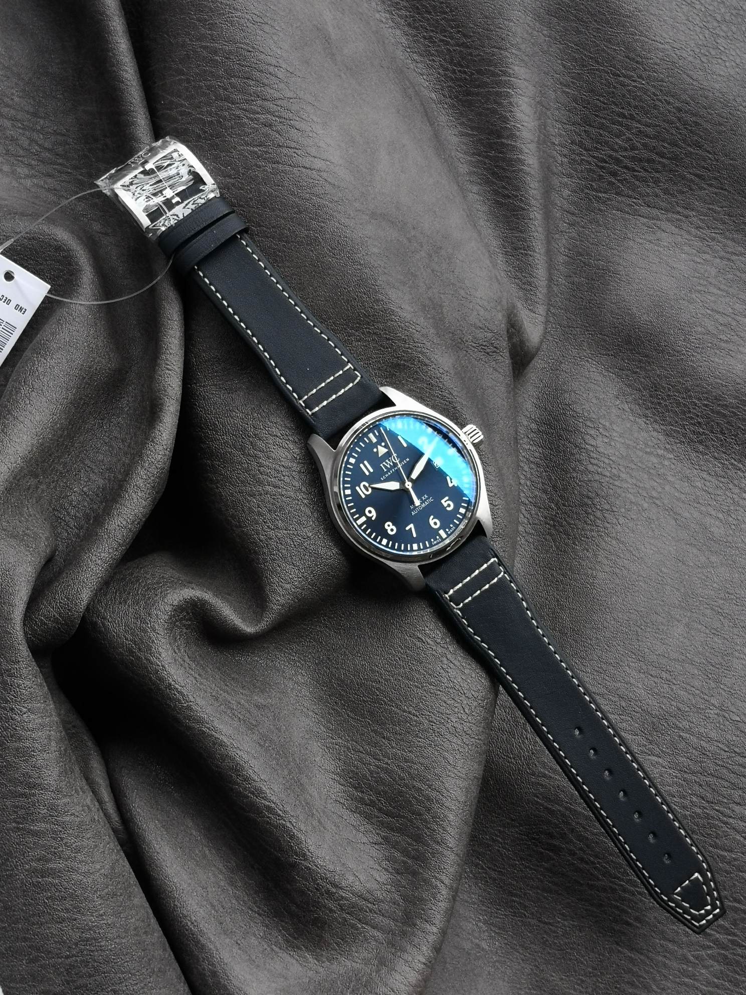 V7 pilot IWC1:1replica watch men's blue dialleather strap model IW328203front live photo