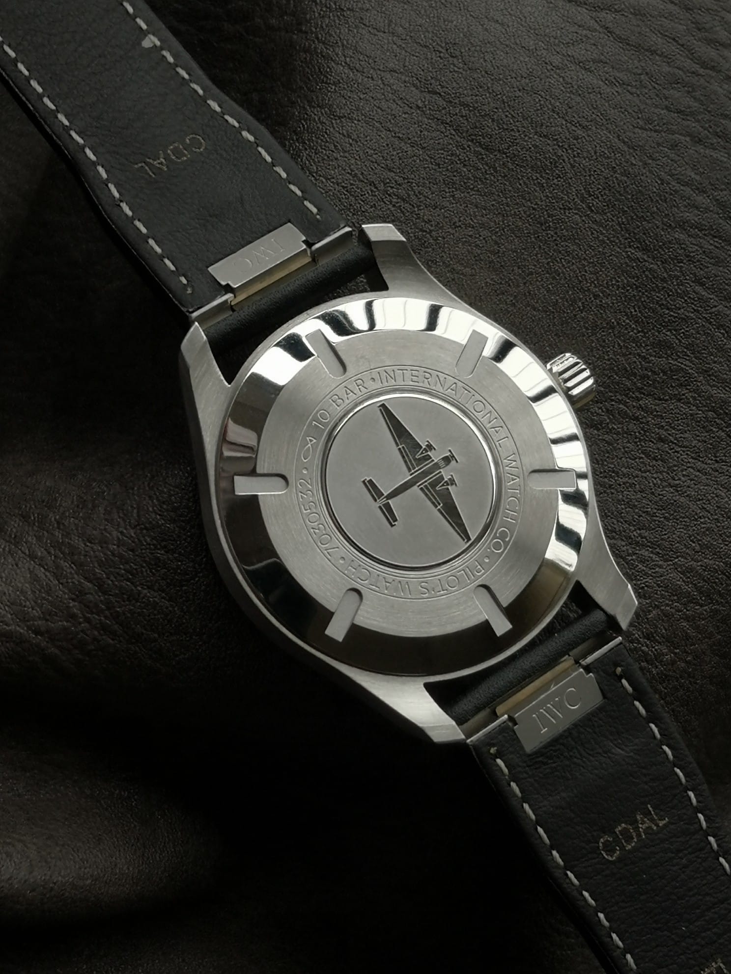 V7 factory pilot IWC1:1replica watch lumeblack dialleather strap model IW328201caseback live photo