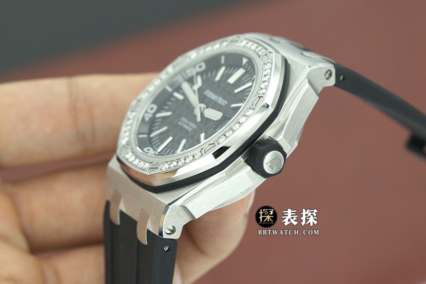 JF Offshore Audemars Piguet1:1replica watch black dial diamond leather strap model 15703ST.OO.A002CA.01side live photo