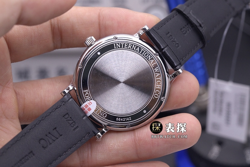 V7 Portofino IWC1:1replica watch silver dialleather strap model IW356501caseback live photo