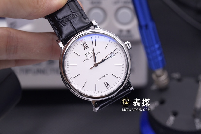 V7 Portofino IWC1:1replica watch silver dialleather strap model IW356501front live photo