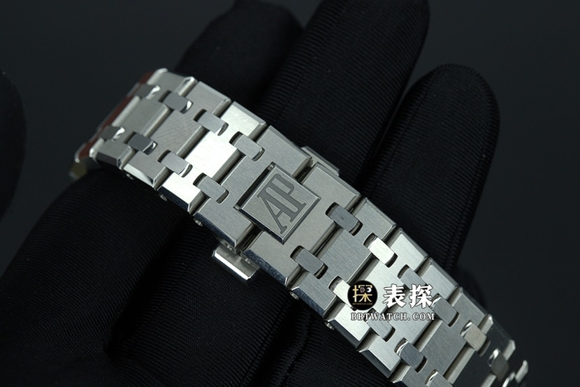 APSRoyal OakAudemars Piguet1:1replica watch black dialsteel bracelet model 15510ST.OO.1320ST.07braceletlive photos