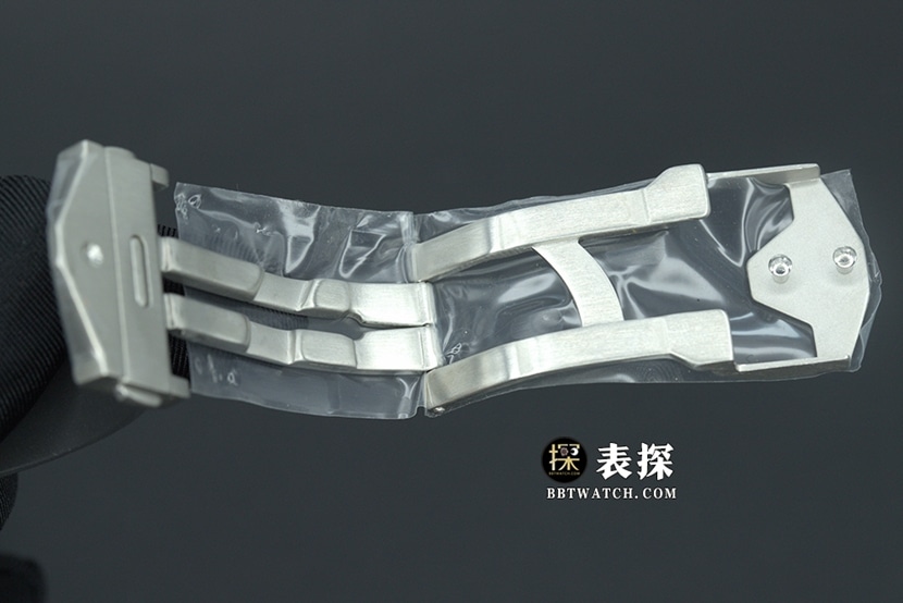 BBF factory BIG BANGHublot1:1replica watch black dial rubber model 418.NX.1107.RX.MXM19clasplive photos