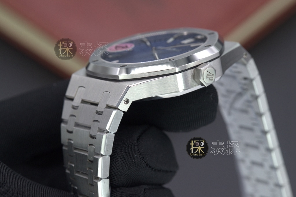 APSRoyal OakAudemars Piguet1:1replica watch lume deep blue dialsteel bracelet model 15202ST.OO.1240ST.01detail shots