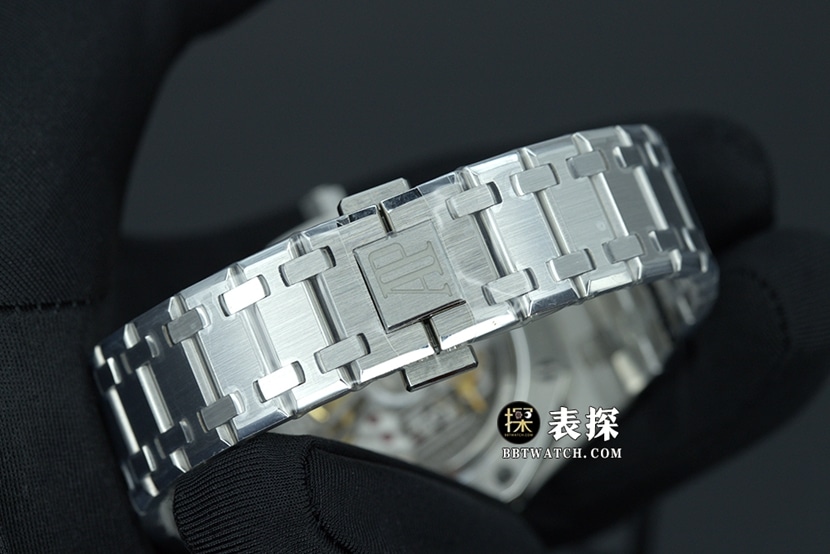 APSRoyal OakAudemars Piguet1:1replica watch lume dark blue dialsteel bracelet model 15202ST.OO.1240ST.01braceletlive photos