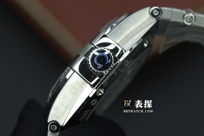 VS Constellation Omega1:1replica watch black dialsteel bracelet model 123.10.38.21.01.001side live photo