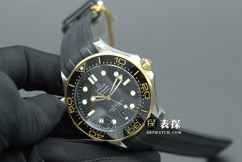 VS FactorySeamasterOmega1:1replica watch lumeblack dial corrugated pattern ⁠rubber model 210.22.42.20.01.001front live photo