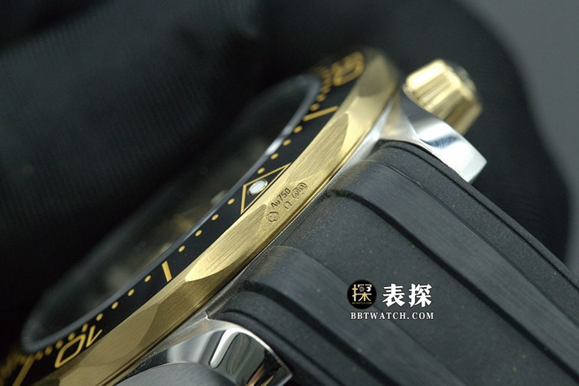 VS FactorySeamasterOmega1:1replica watch lumeblack dial corrugated pattern ⁠rubber model 210.22.42.20.01.001side live photo