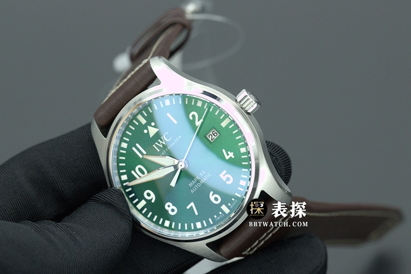 M+ pilot IWC1:1replica watch lumegreen dialleather strap model IW328205 overall live photos