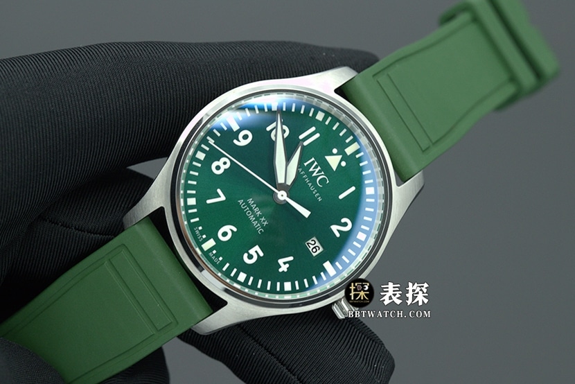M+Portuguese IWC1:1replica watch lumegreen dial rubber model IW328205front live photo