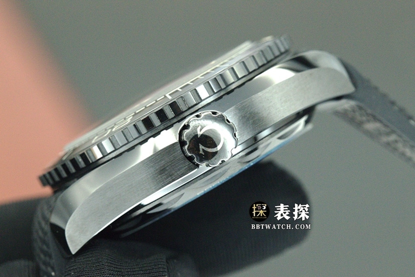 VS Factory Omega Seamaster Watch Black Dial Rubber Strap Model 215.92.46.22.01.001 Side View Real Shot