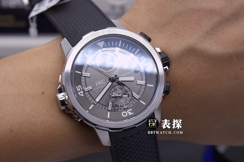 BT factory marine timepiece IWC1:1replica watch lume gray panda dial rubber model IW379506 wearing live photos